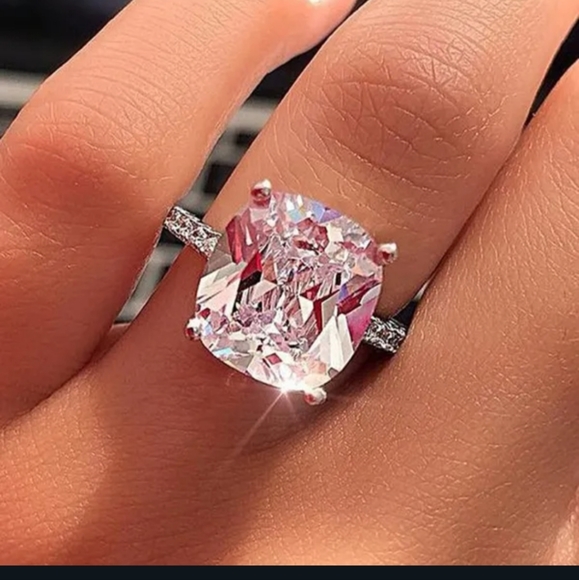 🎊🎊NEW🎊🎊EXQUISITE!! 3 CT White Sapphire Engagement Ring in 925Sterling Silver - Picture 4 of 14